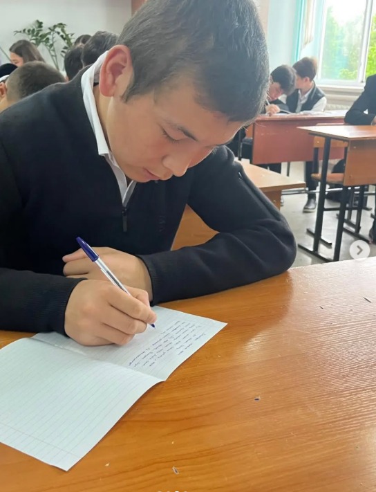 Амангелді атындағы орта мектебінде эссе байқауы өткізілді.