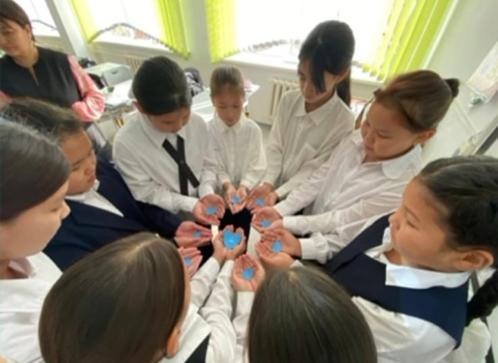 Әділдік және жауапкершілік айы  🔰Жамбыл облысы әкімдігінің білім басқармасы Тараз қаласының білім бөлімінің Амангелді атындағы орта мектебі КММ  🔹«ДосболLIKE» бағдарламасы аясында 5 "Ә" сыныбында «Күйзеліс сезімі - дос па әлде жау ма?»  тақырыбында