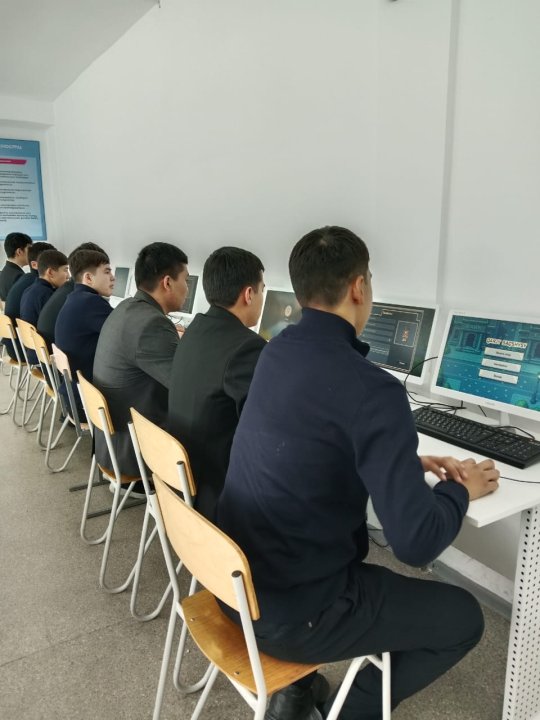 🔹 "Қаржы сақшысы" атты қаржылық алаяқтықтың алдын алу бойынша компьютерлік ойын өткізілді.  🔹Ойынға 10—11 білім алушылары қамтылды. 🔹Ойынның мақсаты: барлық деңгейден өтіп, дұрыс шешім қабылдайтын, өздігінен ойлай алатын, алаяқтардың қулығына түсп