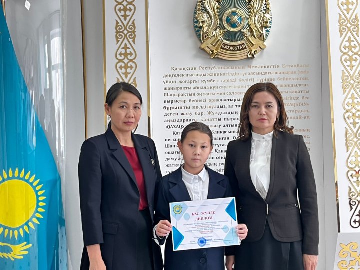 «Балалар кітапханасы» бағдарламасын жүзеге асыру бағытындағы іс-шаралар жоспарына сәйкес өткізілген «Үздік оқырман отбасы» атты  облыстық және қалалық  бейнеролик  байқауының бас жүлде иегері 5 "а" сынып оқушы Тілеуберген Сая