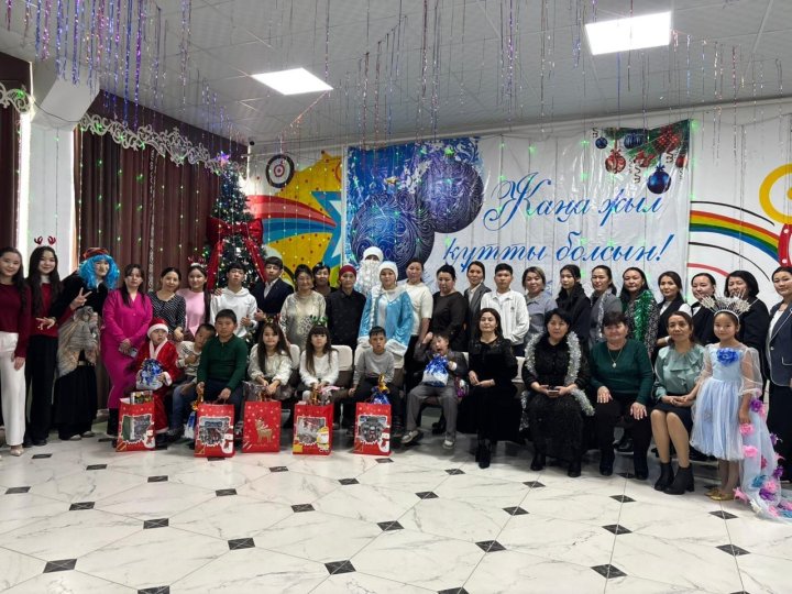 "Қош келдің, Жаңа жыл !" тақырыбында үйден оқытылатын және ерекше білім беруді қажет ететін оқушыларымен жаңа жылдық шырша мерекесі өтілді.  🔹 «Қош, келдің Жаңа жыл! "мерекелік кешінің мақсаты: оқушыларға мерекелік көңіл-күй сыйлау